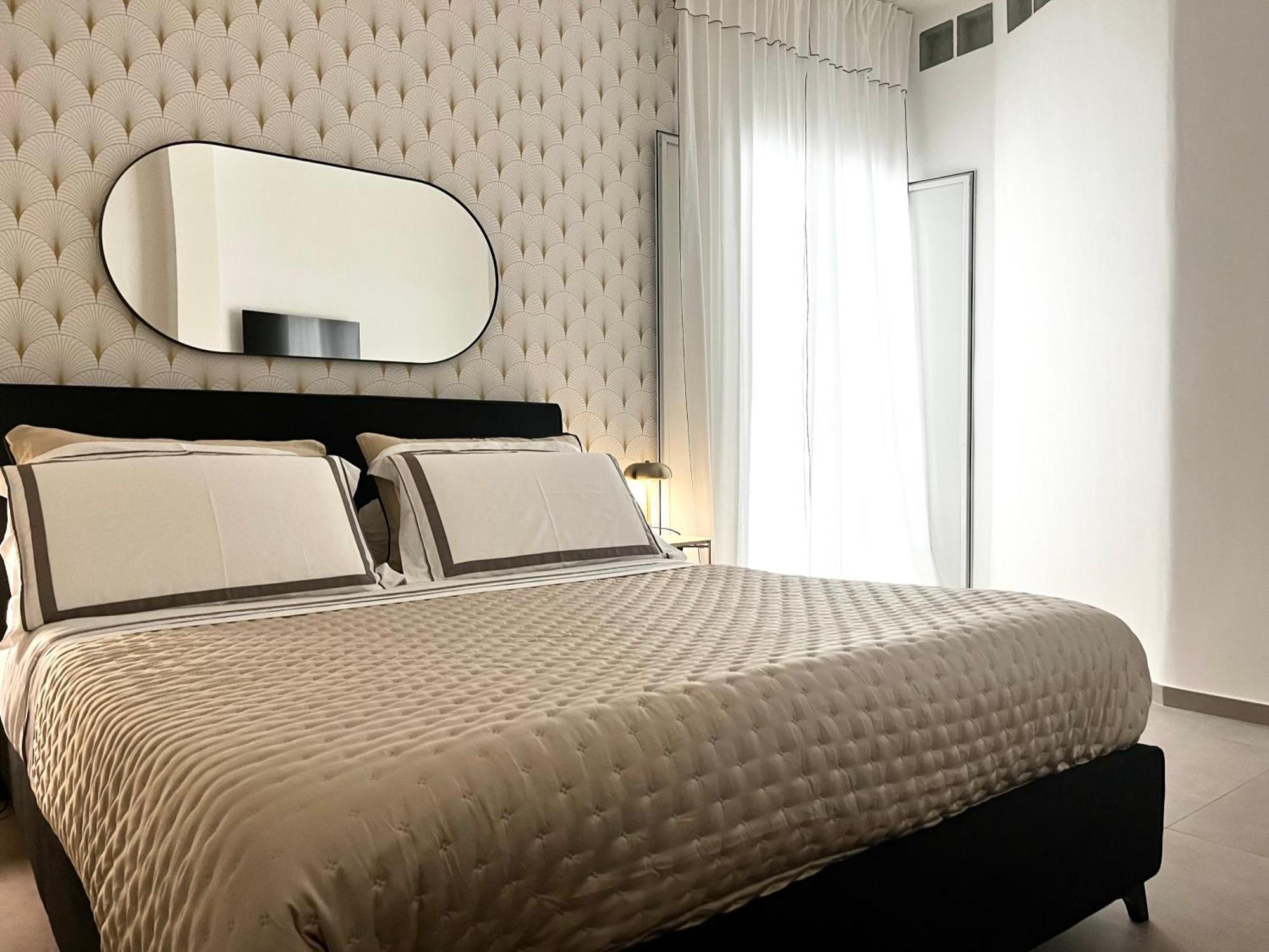 Via Dante Luxury Home Бари Екстериор снимка