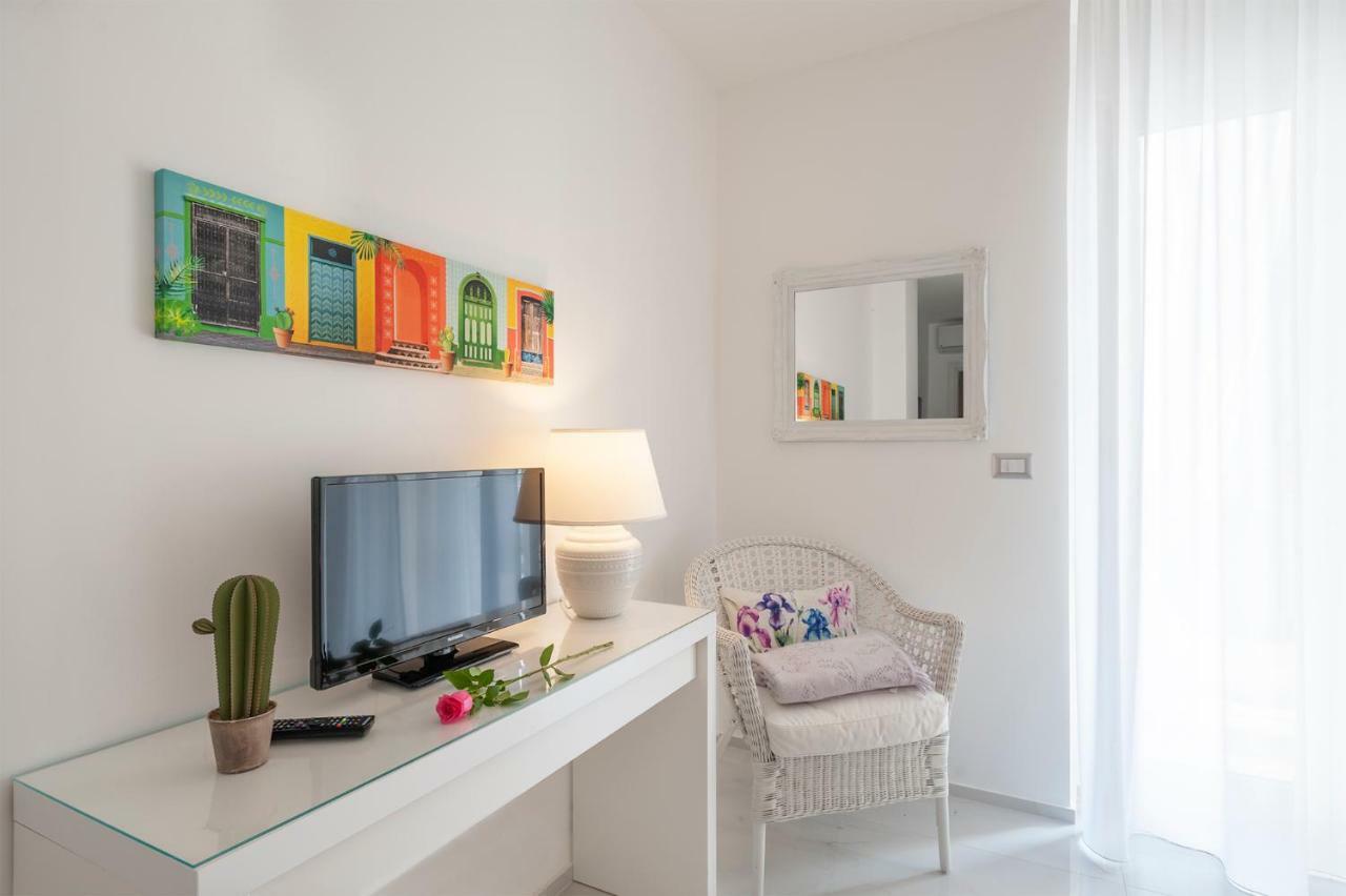 Via Dante Luxury Home Бари Екстериор снимка